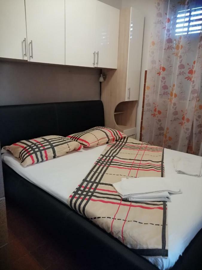 Apartmani Petra Vrsi Exterior photo