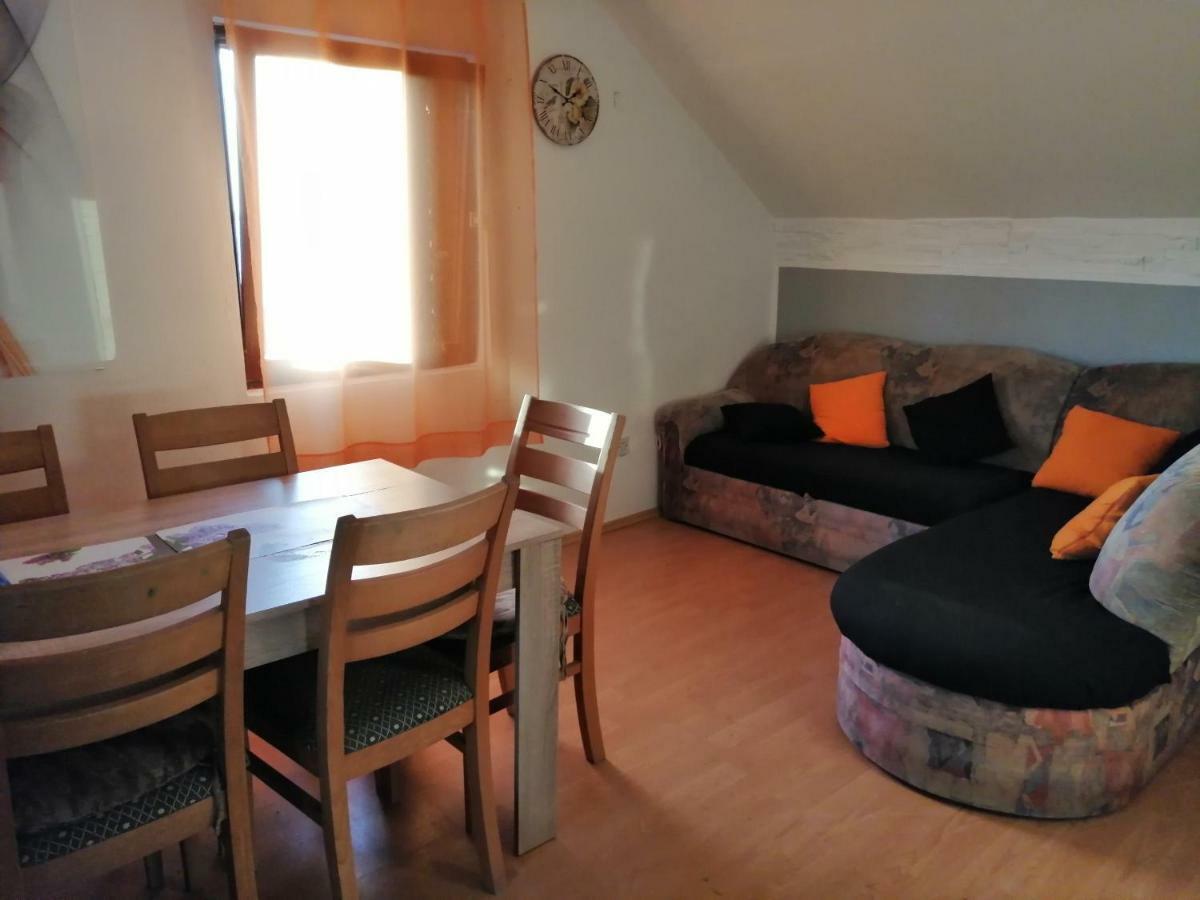 Apartmani Petra Vrsi Exterior photo
