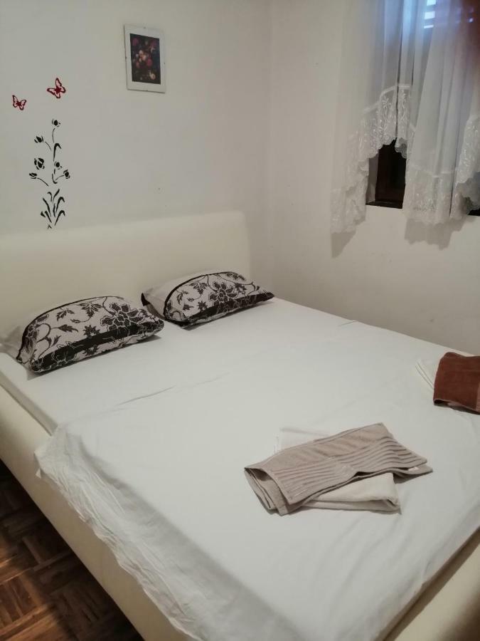 Apartmani Petra Vrsi Exterior photo