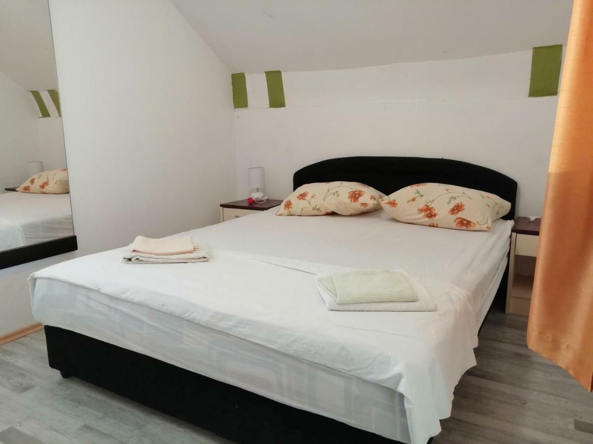 Apartmani Petra Vrsi Exterior photo